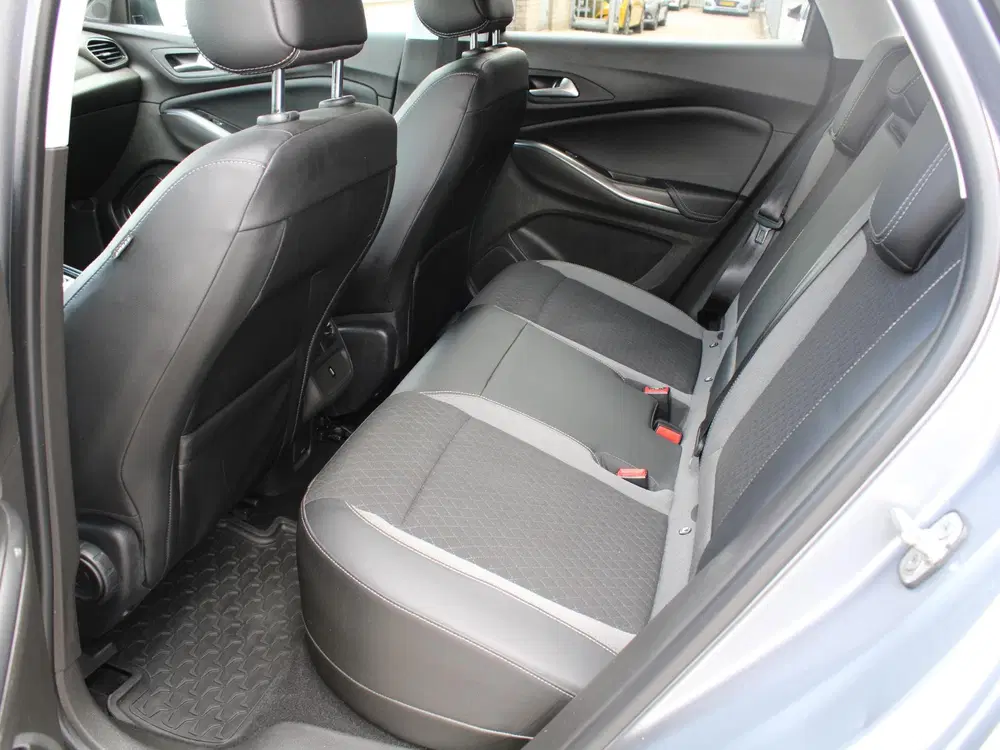 Opel Grandland X 1.6 Turbo Hybrid Business Elegance uit 2021, foto 18