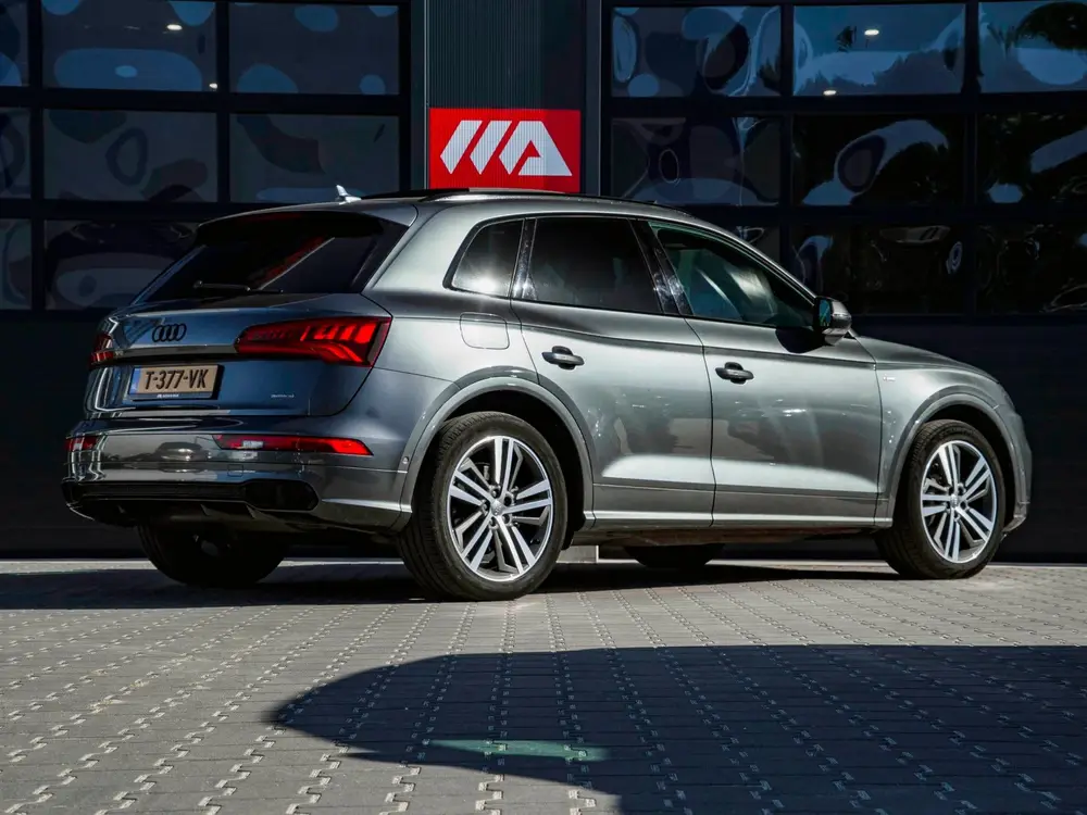 Audi Q5 55 TFSI e quattro Competition uit 2020, foto 3