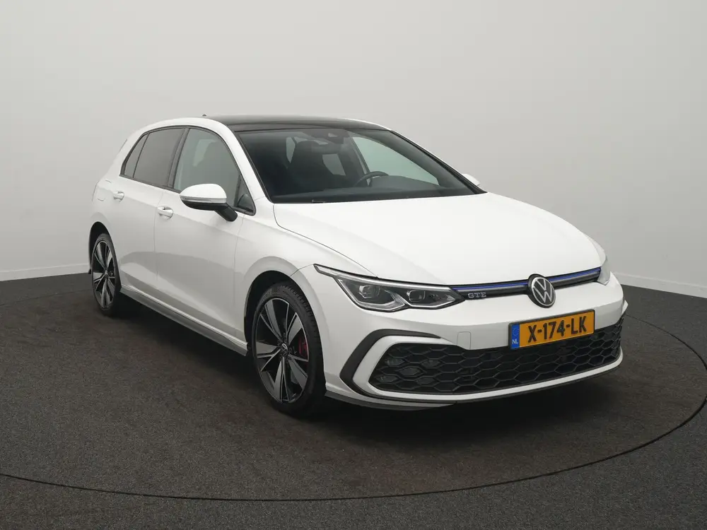 Volkswagen Golf 1.4 eHybrid GTE - RIJKLAARPRIJS - All Season uit 2021, foto 2