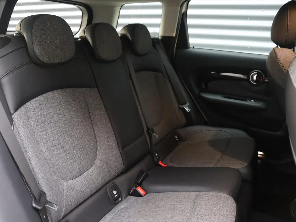 Mini Clubman One uit 2022, foto 10