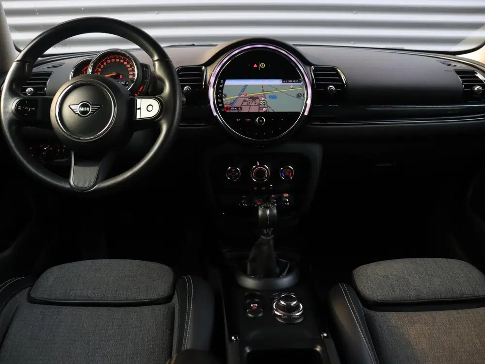 Mini Clubman One uit 2022, foto 11