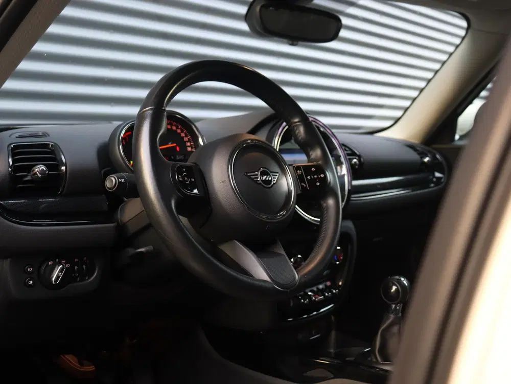 Mini Clubman One uit 2022, foto 13