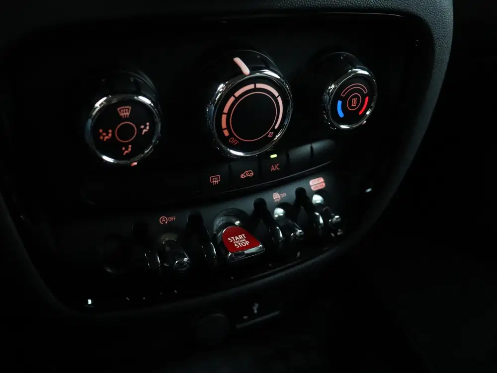 Mini Clubman One uit 2022, foto 15