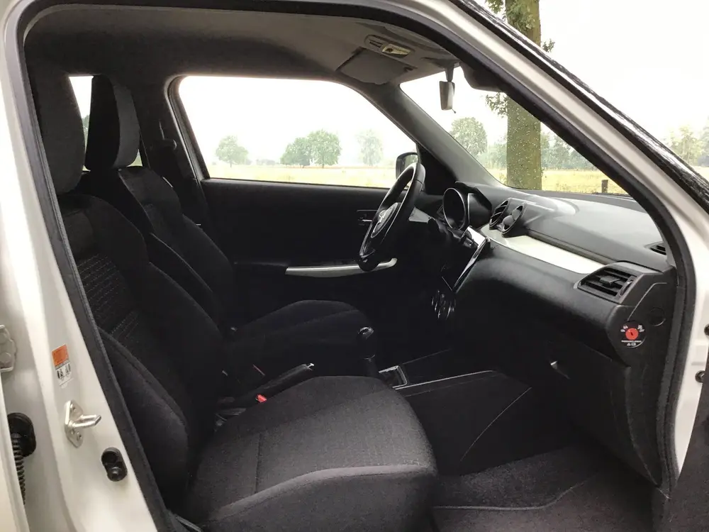 Suzuki Swift 1.2 Stijl Smart Hybrid uit 2020, foto 10
