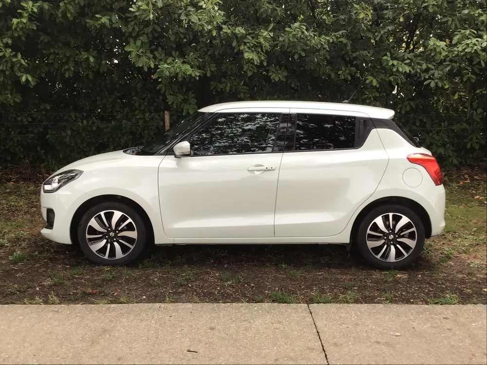 Suzuki Swift 1.2 Stijl Smart Hybrid uit 2020, foto 2