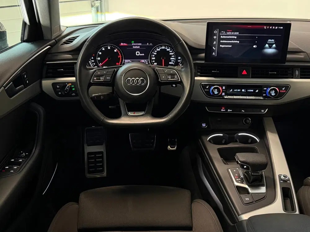 Audi A4 35 TFSI S edition uit 2021, foto 10