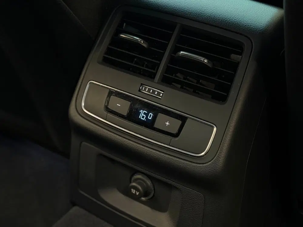 Audi A4 35 TFSI S edition uit 2021, foto 20