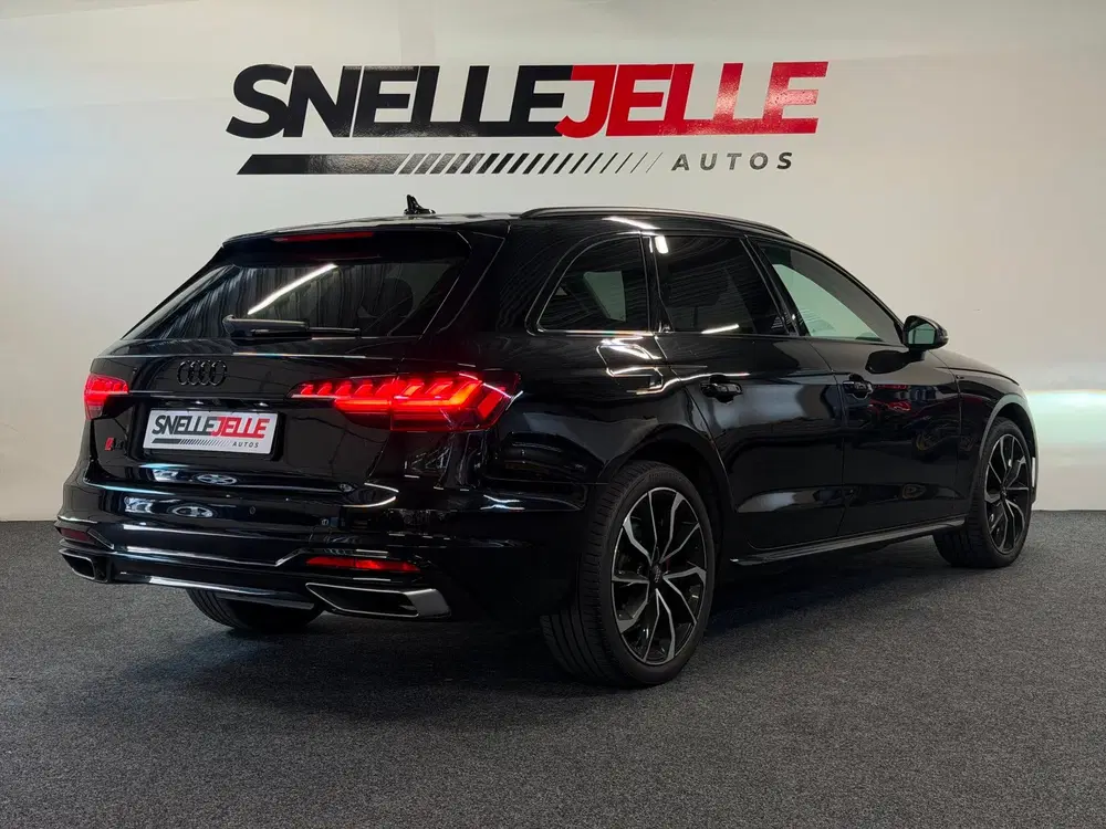 Audi A4 35 TFSI S edition uit 2021, foto 3