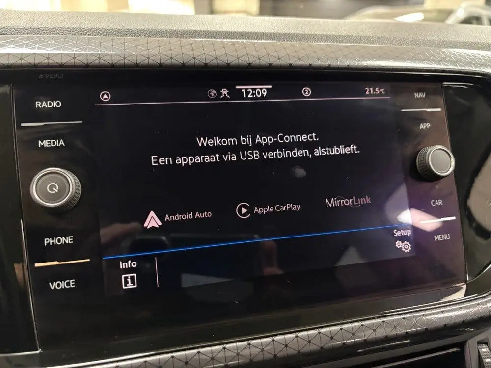 Volkswagen T-CROSS 1.0 TSI Navigatie App Apple Android Half uit 2021, foto 17