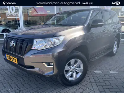 Toyota Land Cruiser 2.8 D-4D Challenger VAN Grijs kenteken 3 uit 2022