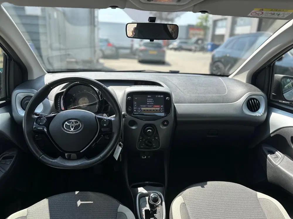 Toyota Aygo 1.0 VVT-i AUTOMAAT x-shift 5D x-play 1e ei uit 2020, foto 2