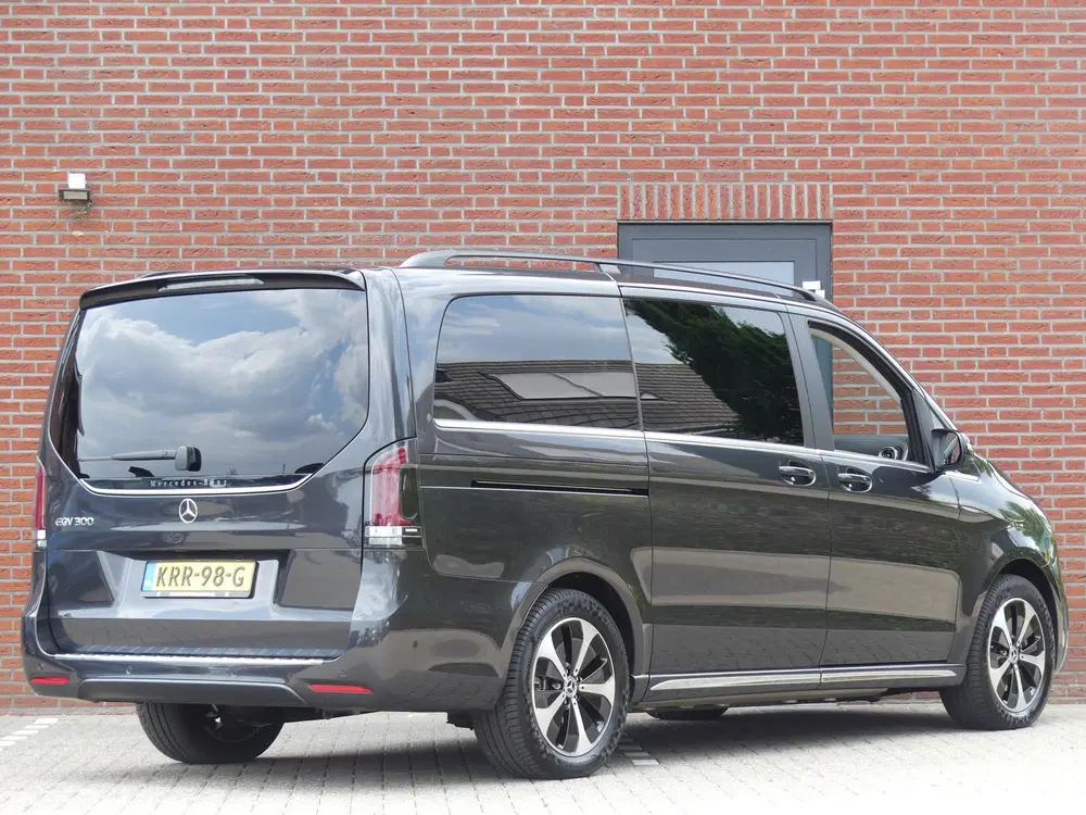Mercedes-Benz EQV 300 L2 90 kWh AMG Luchtvering 7 Persoons E uit 2025, foto 4