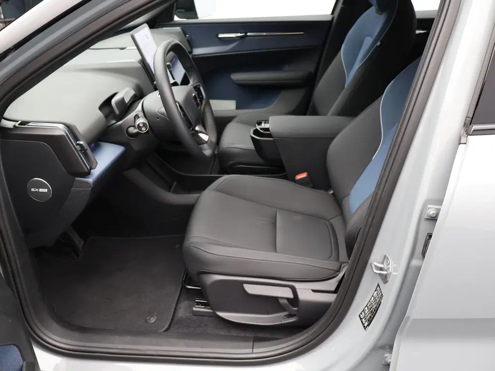 Volvo EX30 Single Motor Plus 51 kWh uit 2024, foto 4