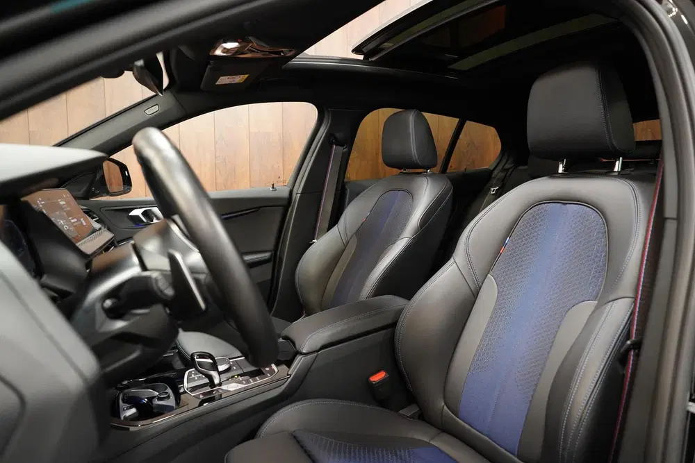 BMW 1-serie 120i M-Sport Pano uit 2024, foto 4