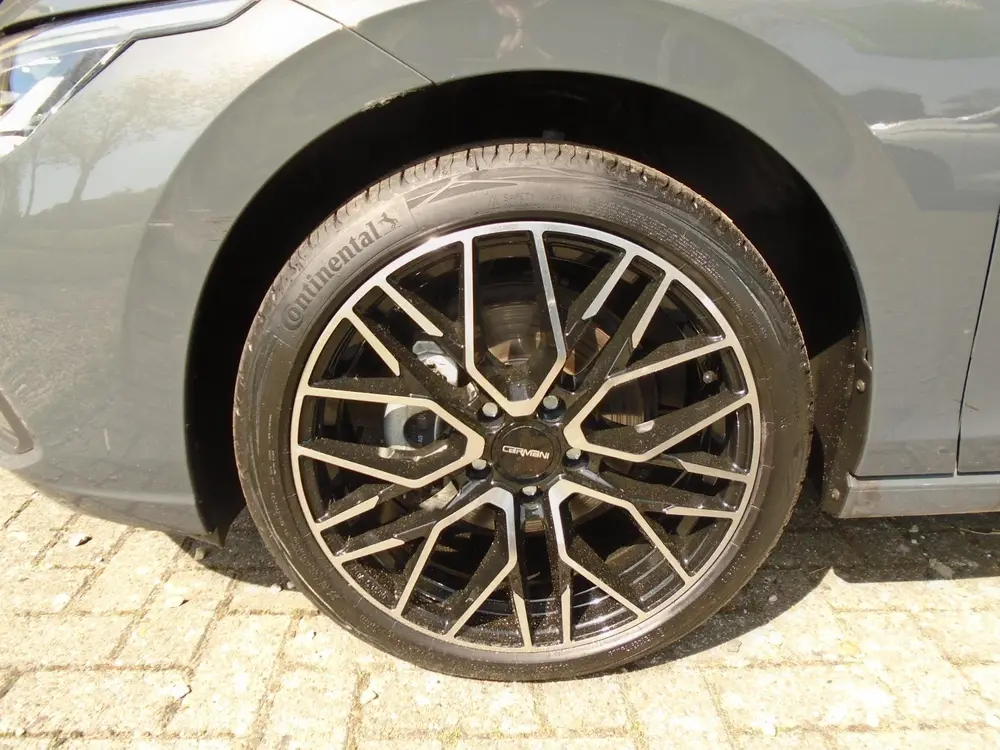 Volkswagen Golf 1.4 eHybrid 18 INCH LM SPORTIEVE WIELEN uit 2024, foto 2