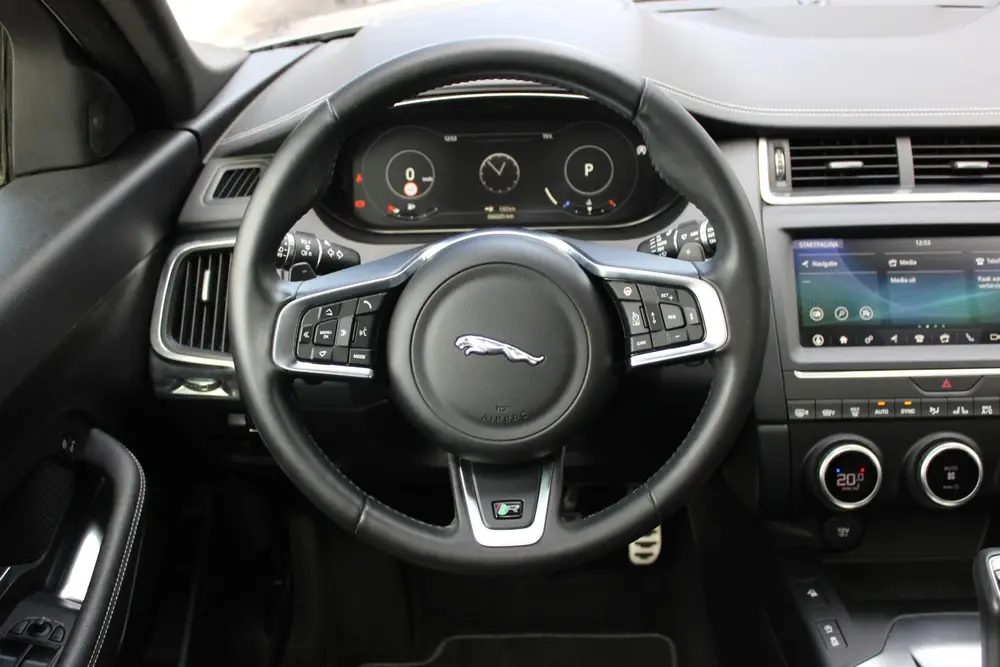 Jaguar E-Pace 2.0 P200 AWD | Pano | Stoel+stuur verwarming | uit 2020, foto 10