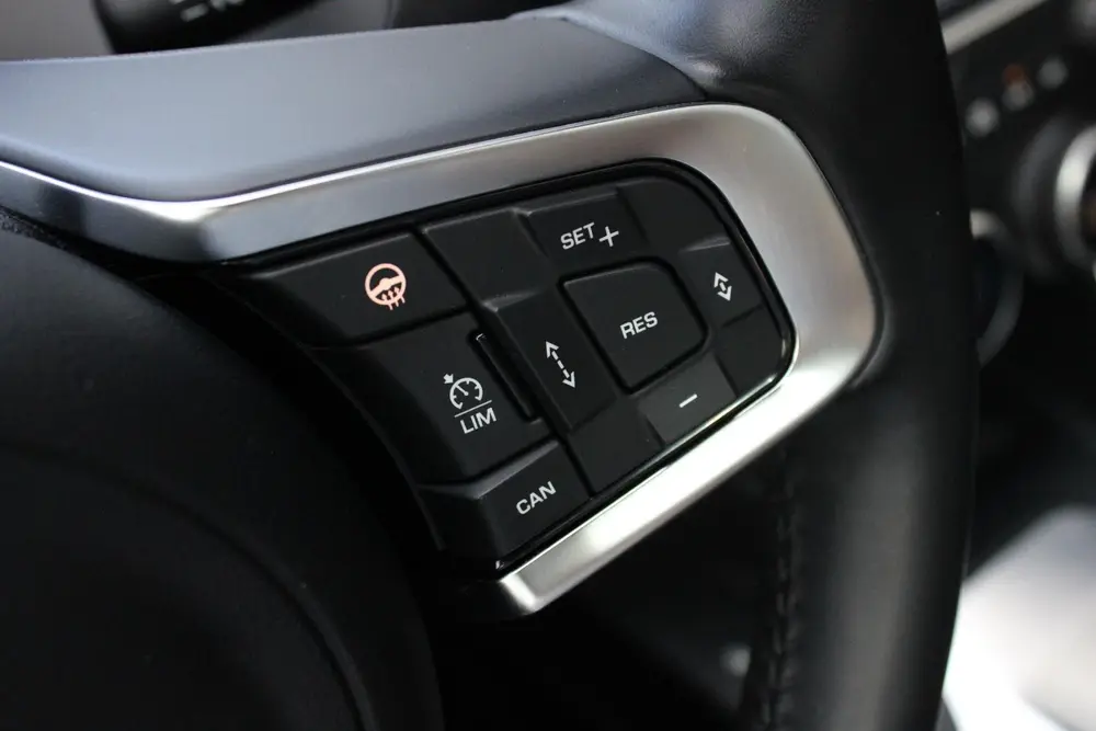 Jaguar E-Pace 2.0 P200 AWD | Pano | Stoel+stuur verwarming | uit 2020, foto 11