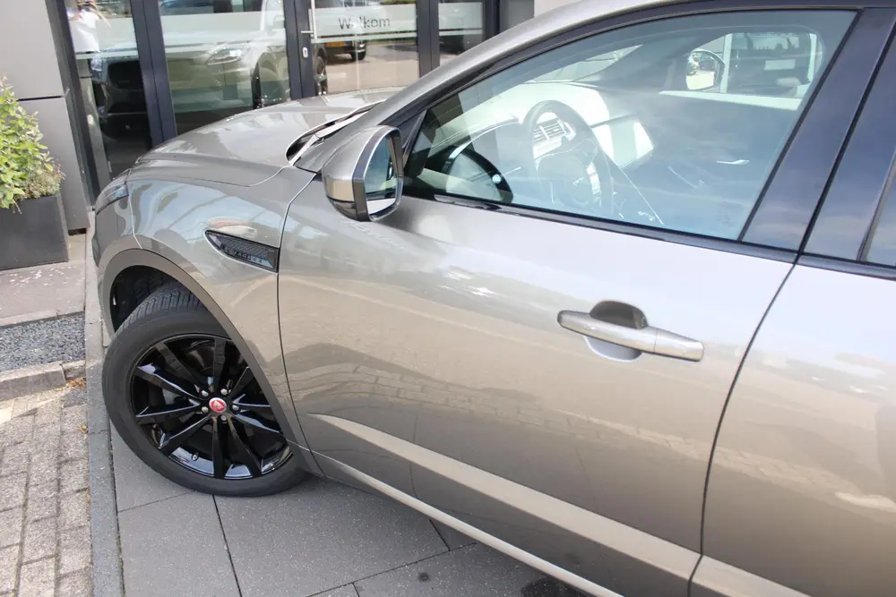 Jaguar E-Pace 2.0 P200 AWD | Pano | Stoel+stuur verwarming | uit 2020, foto 15