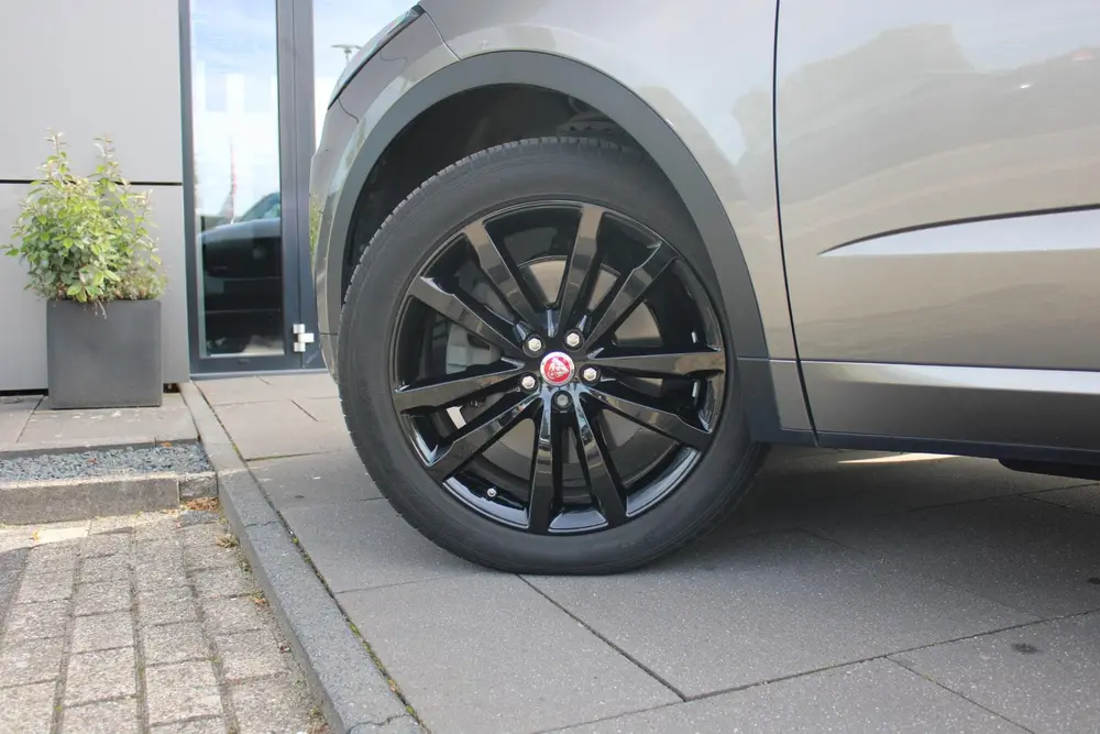 Jaguar E-Pace 2.0 P200 AWD | Pano | Stoel+stuur verwarming | uit 2020, foto 16