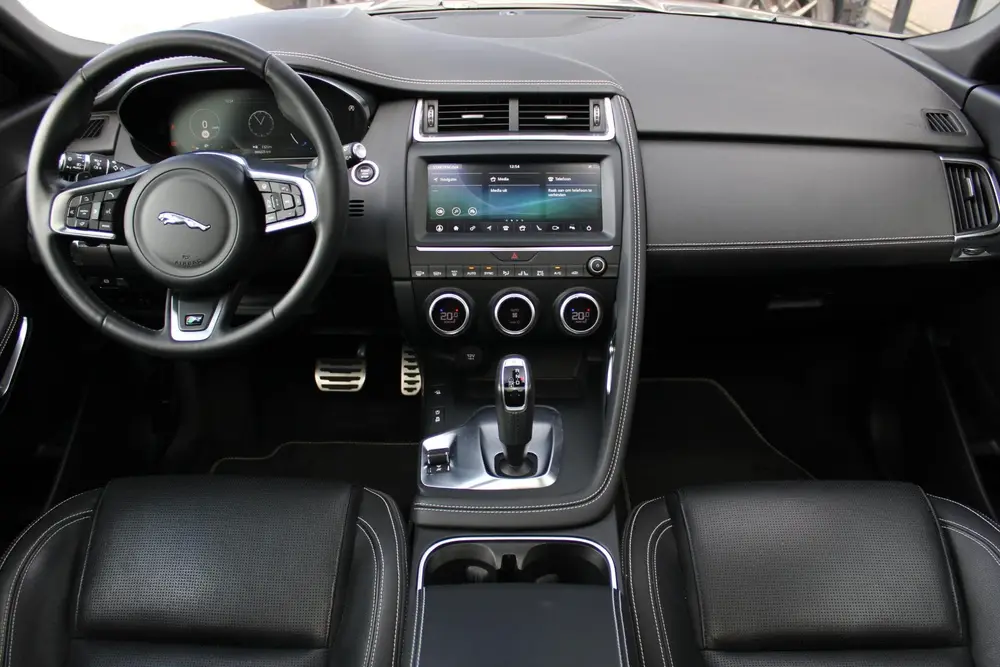 Jaguar E-Pace 2.0 P200 AWD | Pano | Stoel+stuur verwarming | uit 2020, foto 17