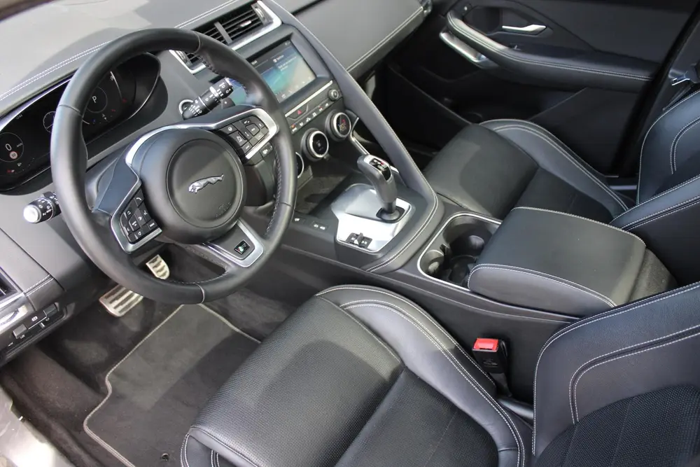 Jaguar E-Pace 2.0 P200 AWD | Pano | Stoel+stuur verwarming | uit 2020, foto 4