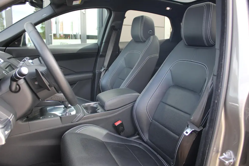 Jaguar E-Pace 2.0 P200 AWD | Pano | Stoel+stuur verwarming | uit 2020, foto 5
