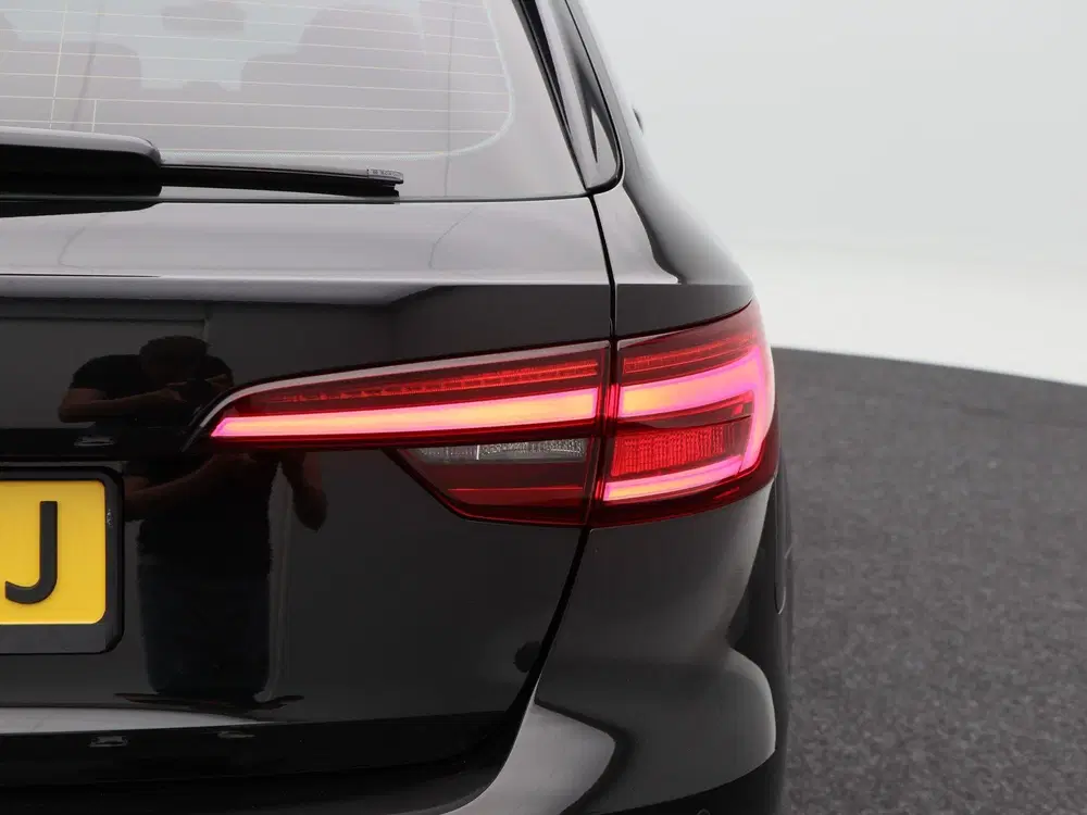 Audi A4 35 TFSi 150 Pk Automaat Sport S line uit 2020, foto 13