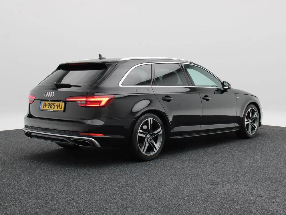 Audi A4 35 TFSi 150 Pk Automaat Sport S line uit 2020, foto 2