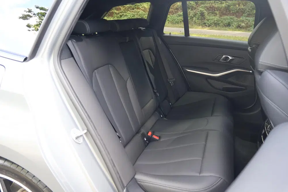 BMW 3-serie 320i M-Sport uit 2025, foto 17