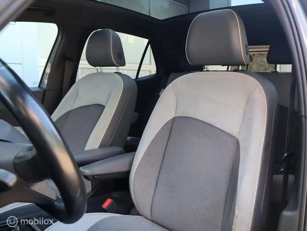 Volkswagen ID.3 First Plus 58 kWh Pano Matrix Camera Massage uit 2020, foto 5