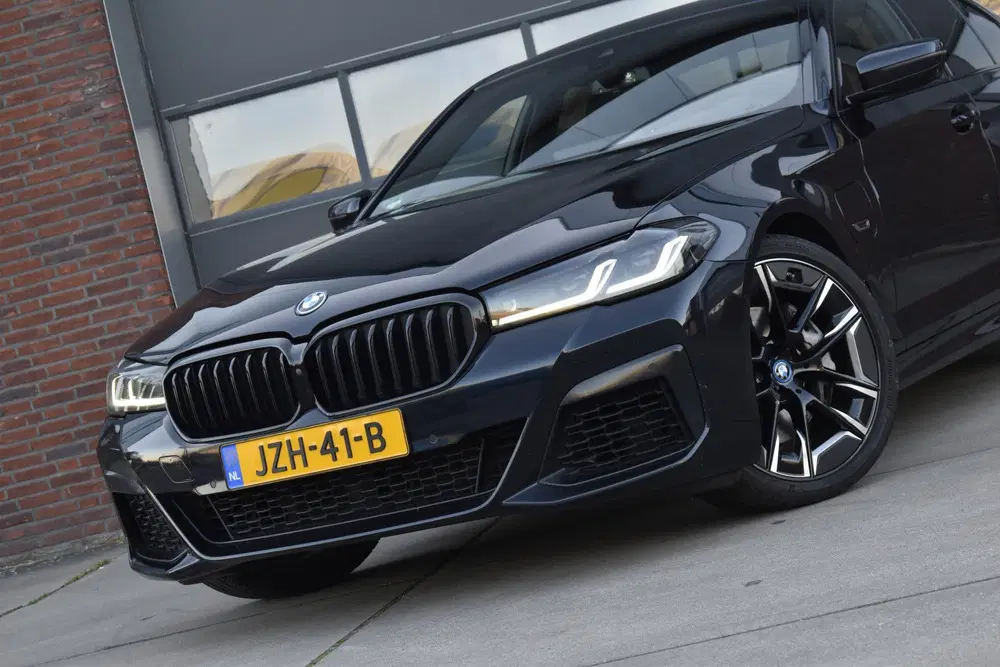 BMW 5-serie 5 Serie 545e xDrive High Executive M-pakke uit 2022, foto 2