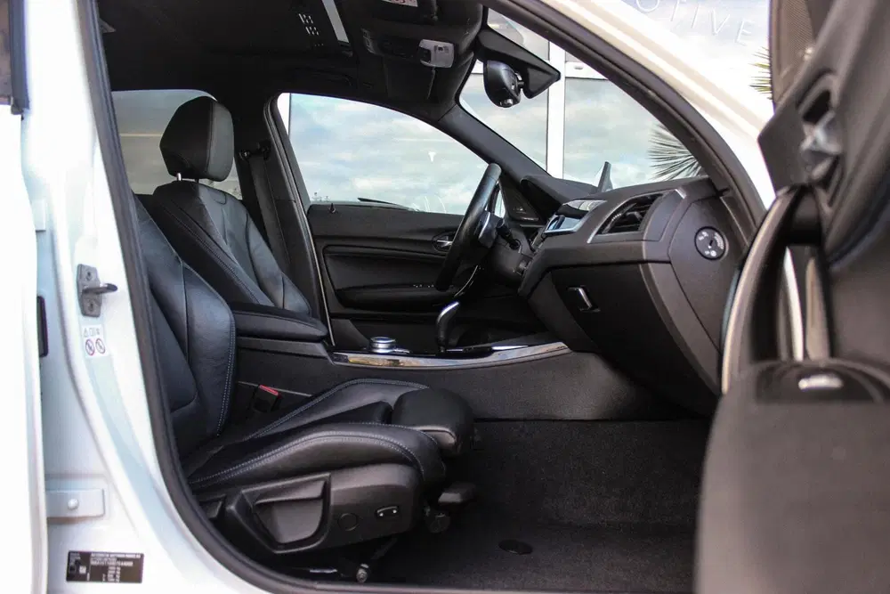 BMW 1-serie 120i Edition M Sport Shadow High Executive uit 2019, foto 15