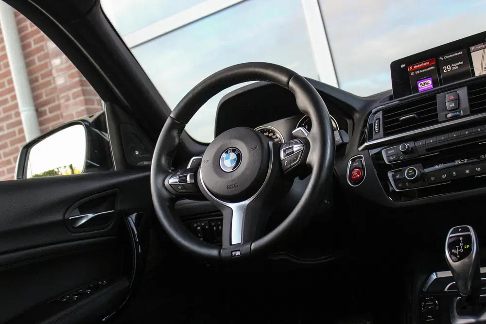 BMW 1-serie 120i Edition M Sport Shadow High Executive uit 2019, foto 20