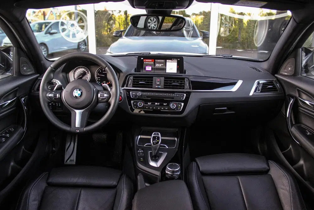 BMW 1-serie 120i Edition M Sport Shadow High Executive uit 2019, foto 3