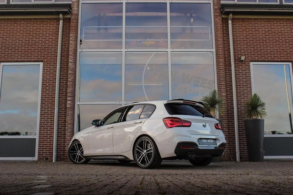 BMW 1-serie 120i Edition M Sport Shadow High Executive uit 2019, foto 4