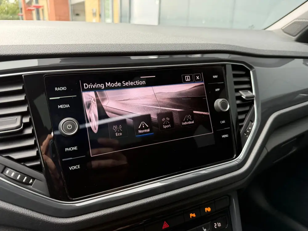 Volkswagen T-Roc 1.5 TSI DSG R-Line Pano Trekhaak Camera DCC uit 2020, foto 16