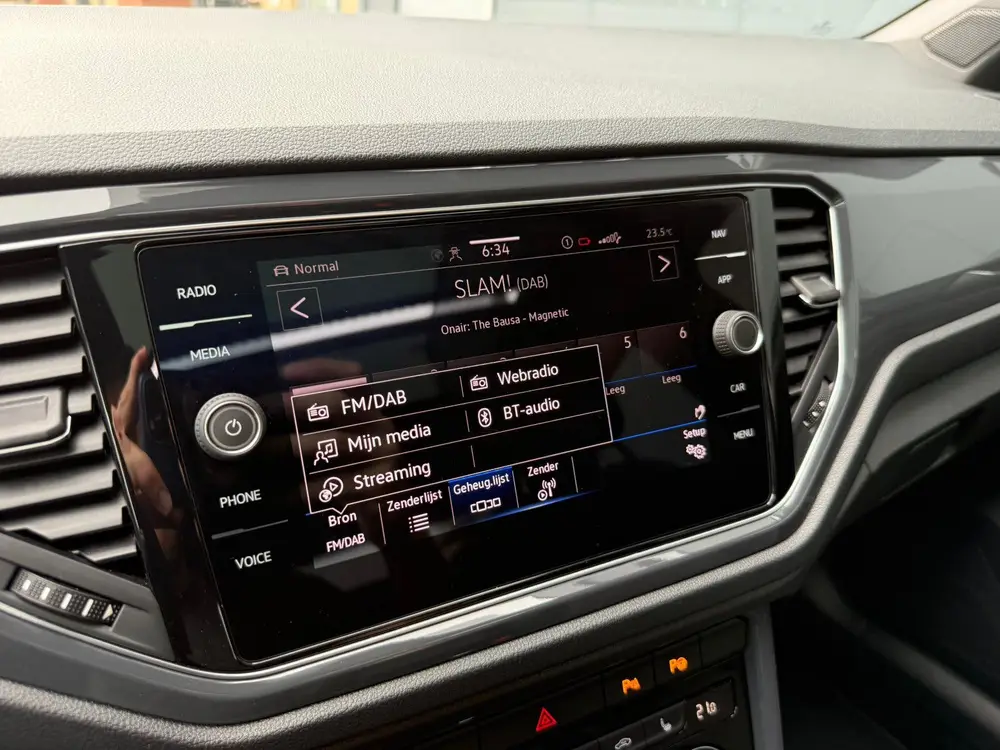 Volkswagen T-Roc 1.5 TSI DSG R-Line Pano Trekhaak Camera DCC uit 2020, foto 17