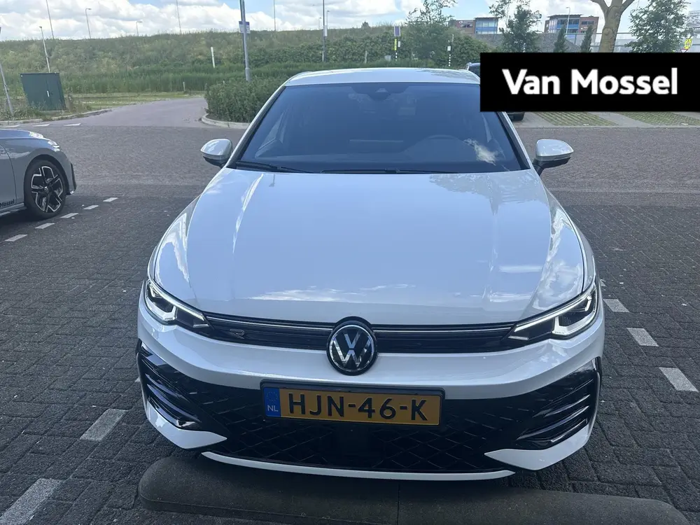 Volkswagen Golf 1.5 eTSI R-Line Edition | Automaat | Navigat uit 2025