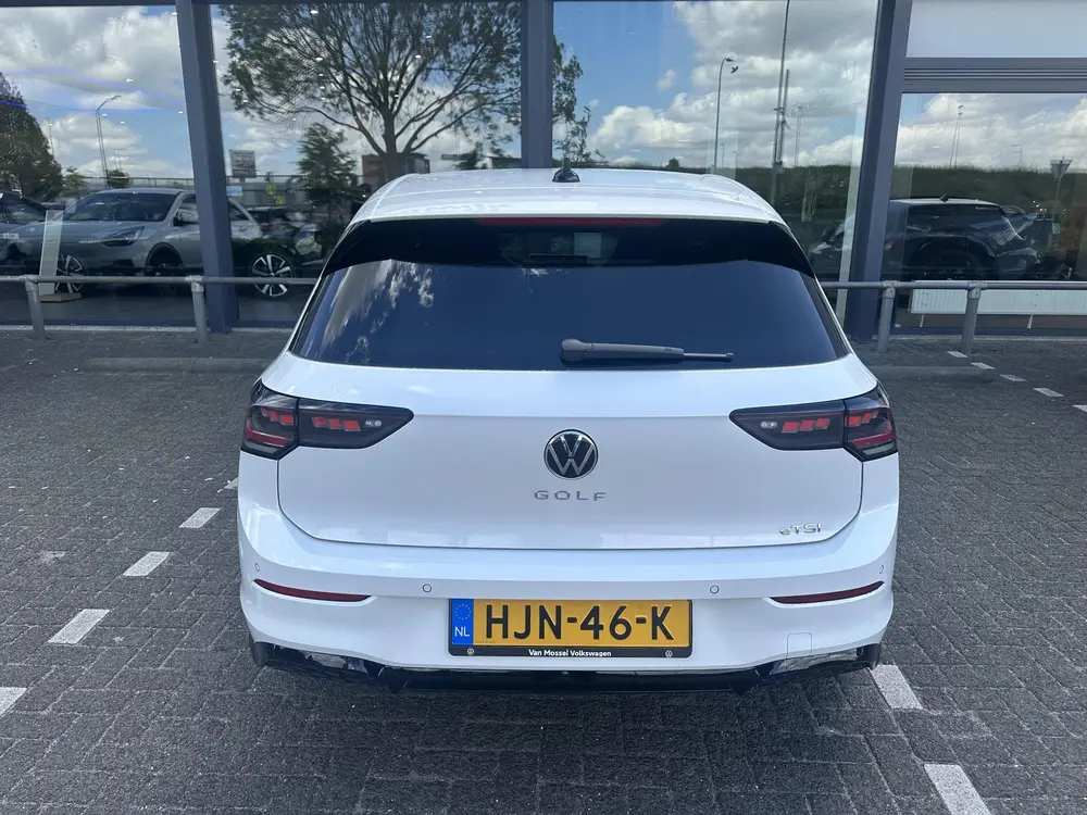 Volkswagen Golf 1.5 eTSI R-Line Edition | Automaat | Navigat uit 2025, foto 3