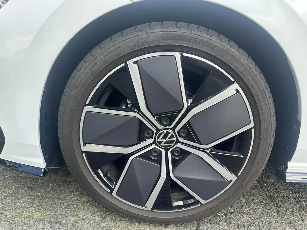 Volkswagen Golf 1.5 eTSI R-Line Edition | Automaat | Navigat uit 2025, foto 4