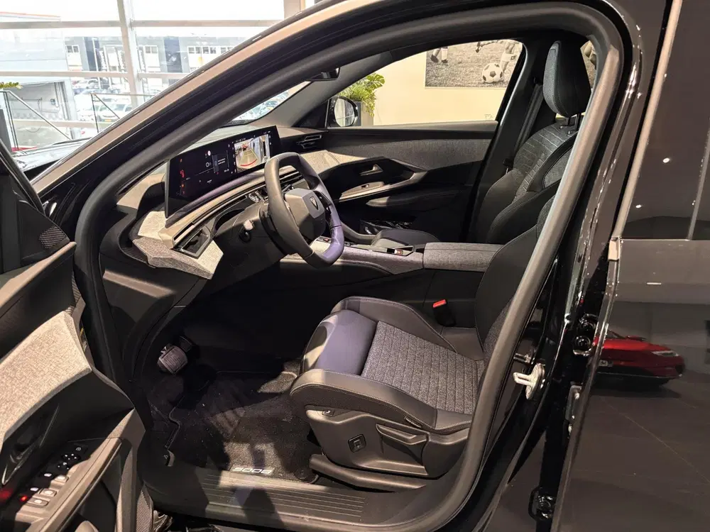 Peugeot 5008 1.2 Hybrid 145 Allure 7 zitplaatsen Automa uit 2025, foto 14