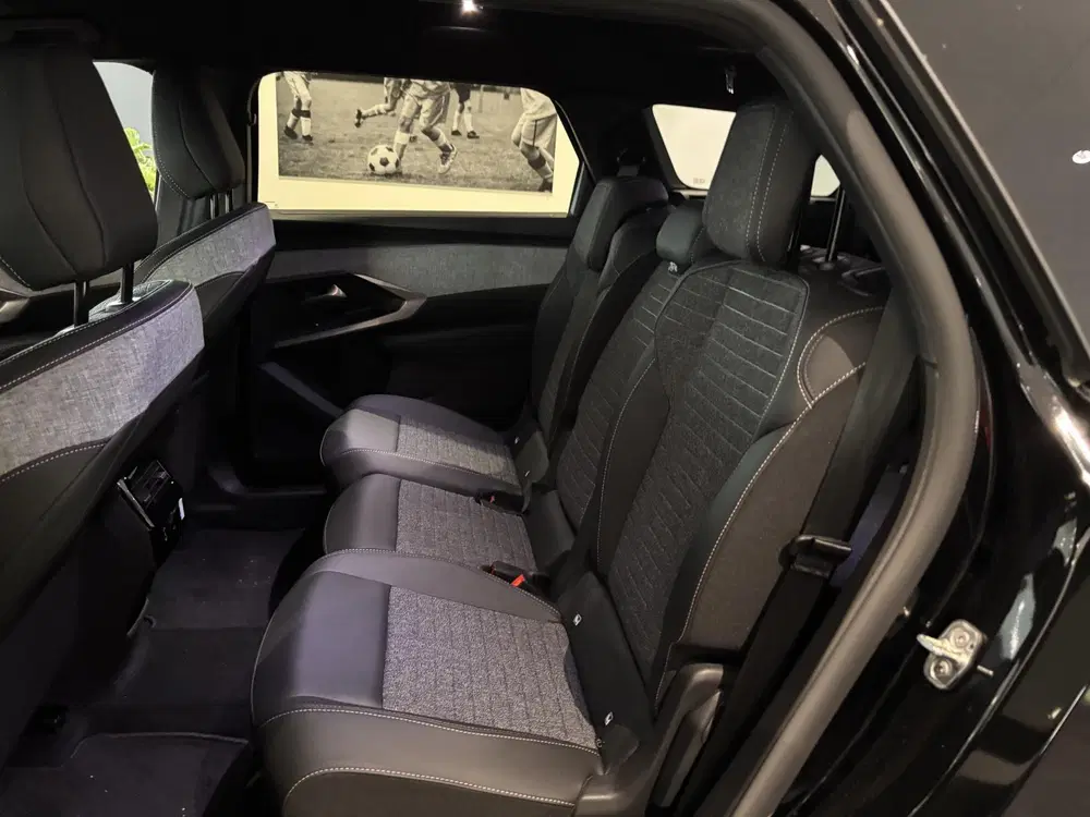 Peugeot 5008 1.2 Hybrid 145 Allure 7 zitplaatsen Automa uit 2025, foto 17
