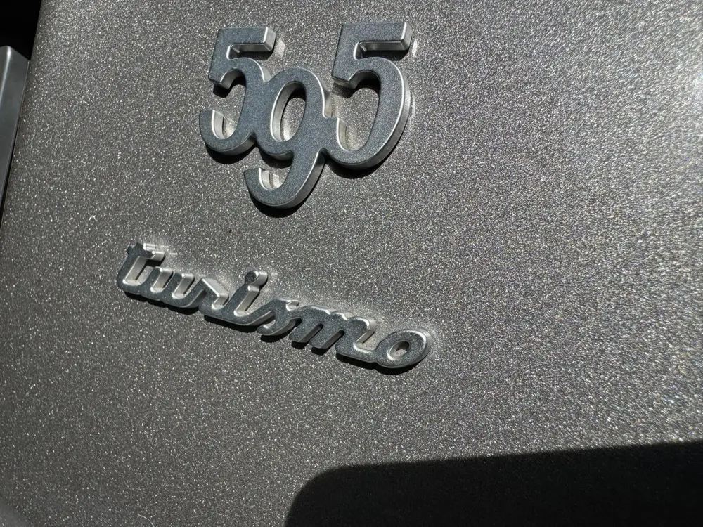 Abarth 595 1.4 T-Jet Abarth Turismo 70th Anniversary UNIEK uit 2023, foto 16