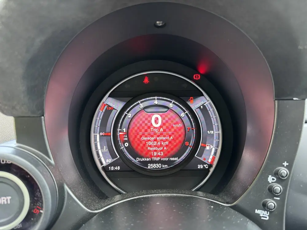 Abarth 595 1.4 T-Jet Abarth Turismo 70th Anniversary UNIEK uit 2023, foto 18