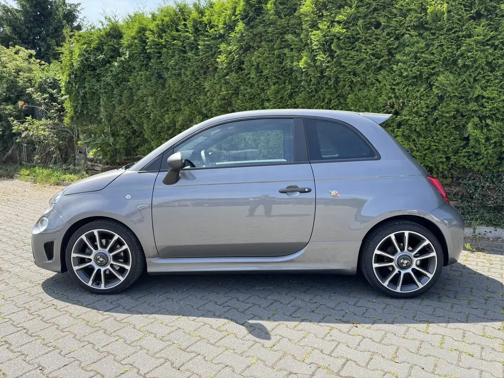 Abarth 595 1.4 T-Jet Abarth Turismo 70th Anniversary UNIEK uit 2023, foto 2