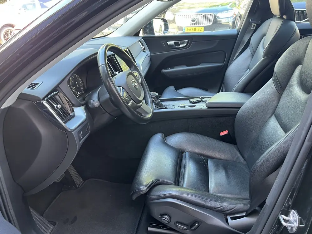 Volvo XC60 2.0 D4 Momentum Aut/Ecc/Leer/Navi/Pano (bj 2019) uit 2019, foto 5