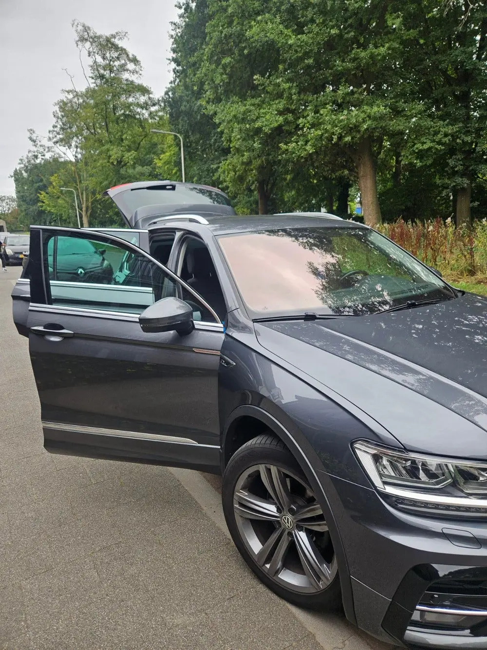 Volkswagen Tiguan R-Line 1.5 TSI Highline Business Automaat uit 2020, foto 3