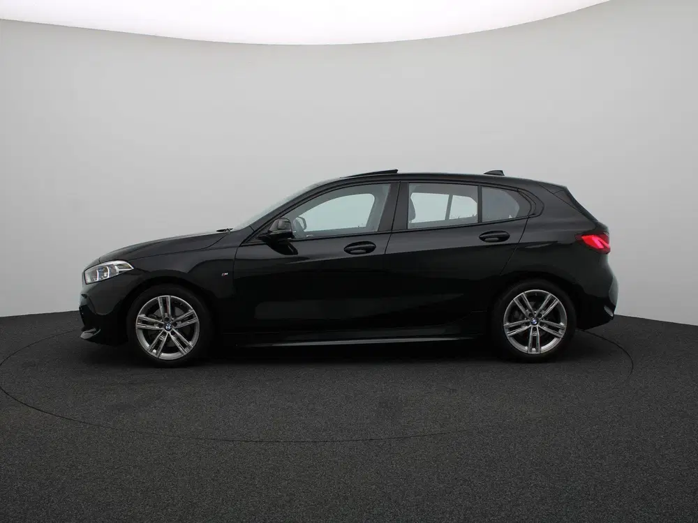BMW 1-serie 5-deurs 118i M Sportpakket uit 2023, foto 4