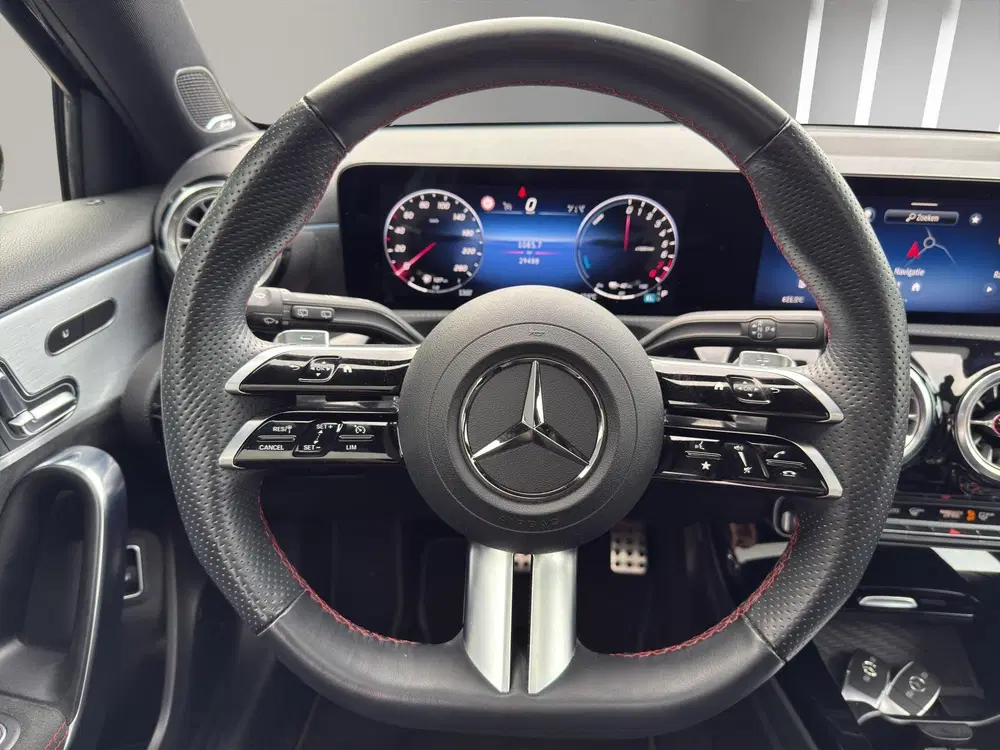 Mercedes-Benz A-Klasse 250 e AMG Line Panoramadak uit 2023, foto 10