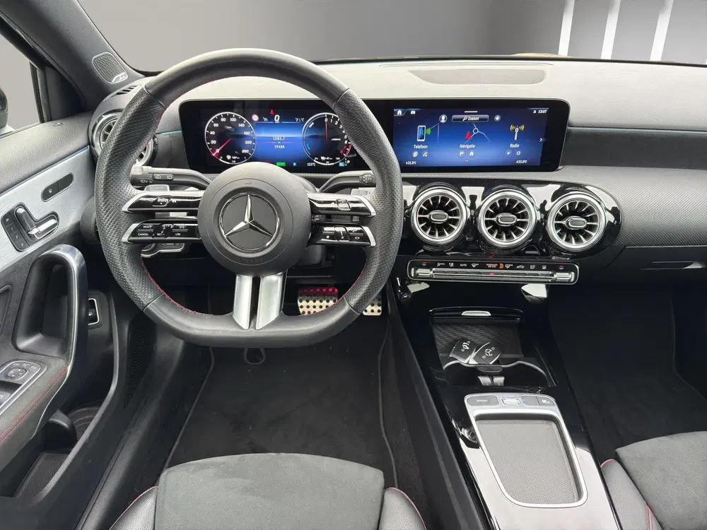 Mercedes-Benz A-Klasse 250 e AMG Line Panoramadak uit 2023, foto 12